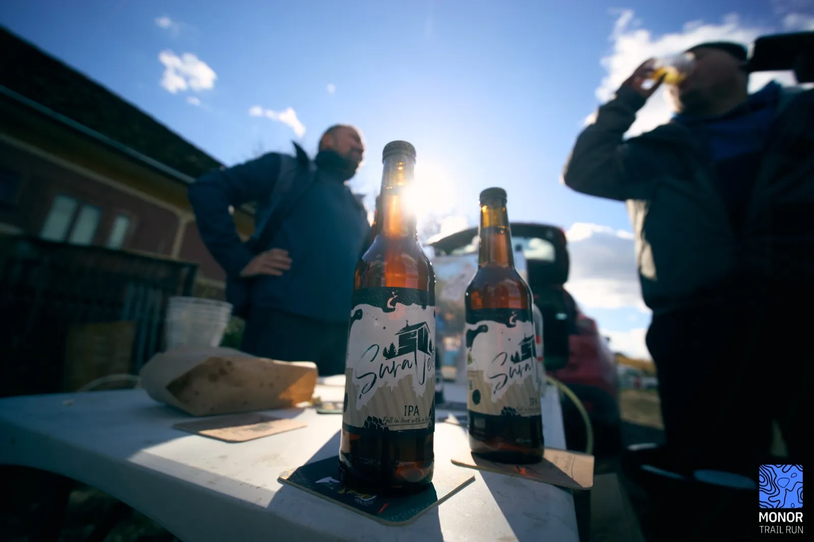 Alergători pe pajiștea alpină la Monor Trail Run 2025